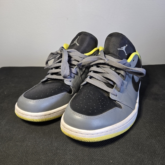 Size 11- Air Jordan 1 Low Smoke Grey Black/yellow 553558-070 2014 - Picture 1 of 9